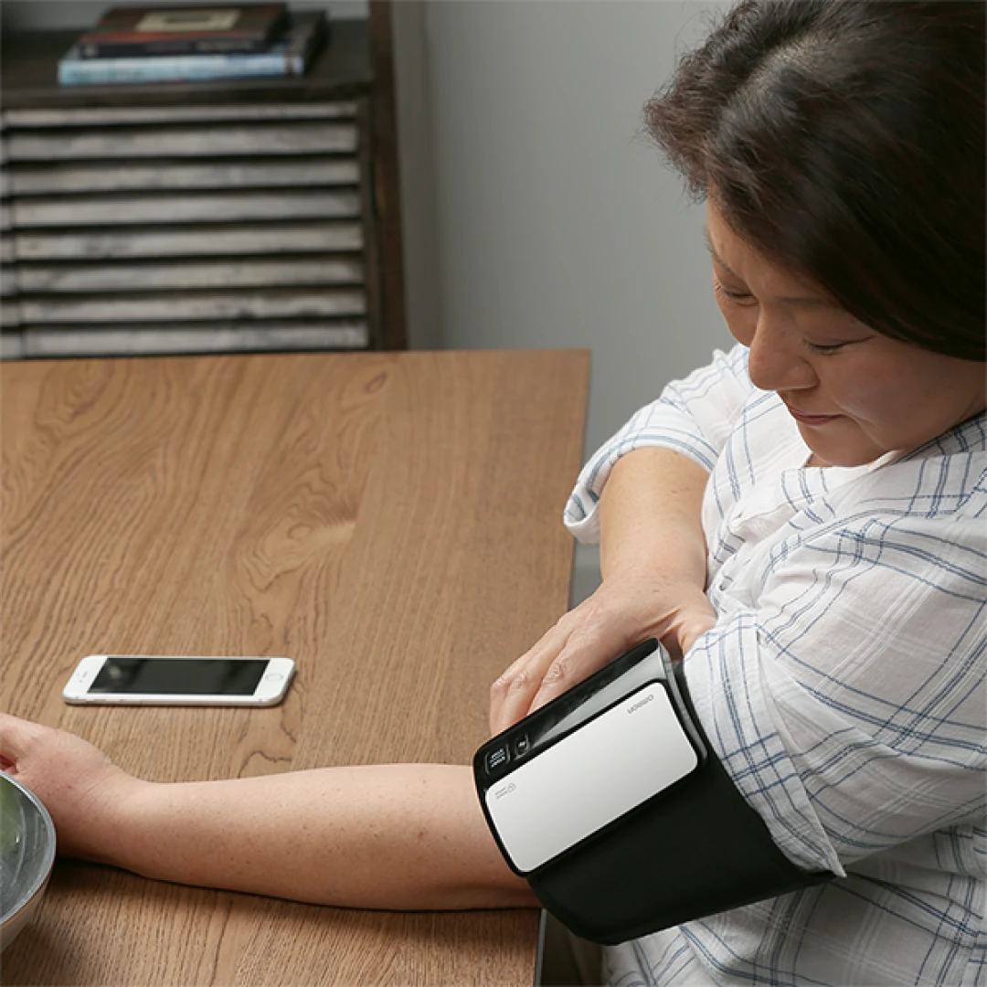OMRON Evolv Wireless Upper Arm Blood Pressure Monitor BP7000